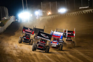 Field races into Turn 1 at Paducah